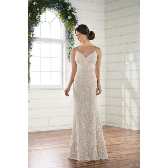 Ethereal Elegance: Exquisite Essense of Australia D2467 Wedding Dress - Picture 4 of 17